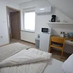 Omni Vendeghaz 3*