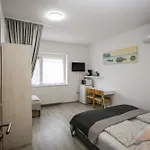Omni Vendeghaz 3*